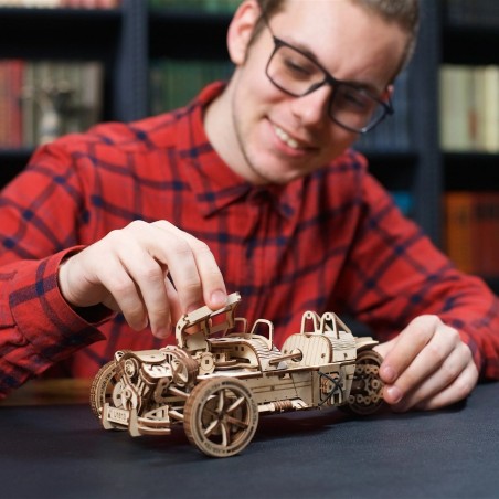Ugears 3D dřevěné mechanické puzzle Tříkolka UGR-S