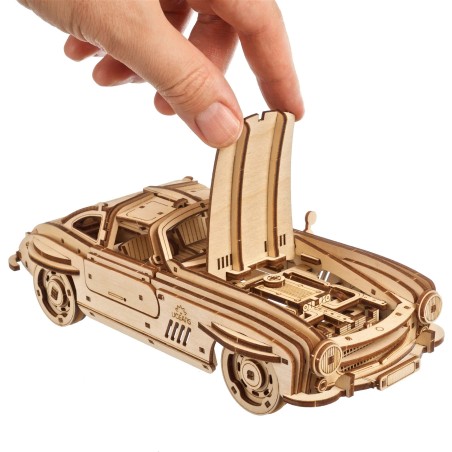Ugears 3D dřevěné mechanické puzzle Auto Winged Sports Coupe