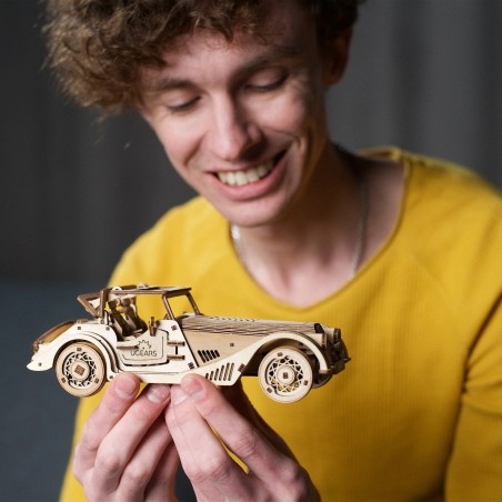 Ugears 3D dřevěné mechanické puzzle Sportovní auto Rapid Mouse