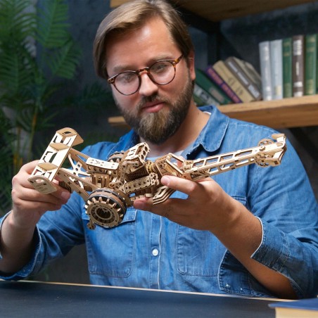 Ugears 3D dřevěné mechanické puzzle Závodní auto (dragster)