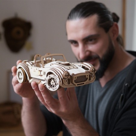 Ugears 3D dřevěné mechanické puzzle Driftující závoďák Cobra