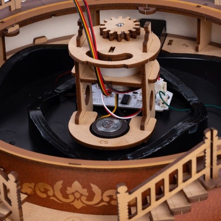 RoboTime 3D dřevěná skládačka hrací skříňky Klasický kolotoč