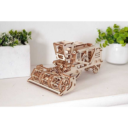 Ugears dřevěná stavebnice 3D mechanické Puzzle - Kombajn Ugears dřevěná stavebnice 3D mechanické Puzzle - Kombajn