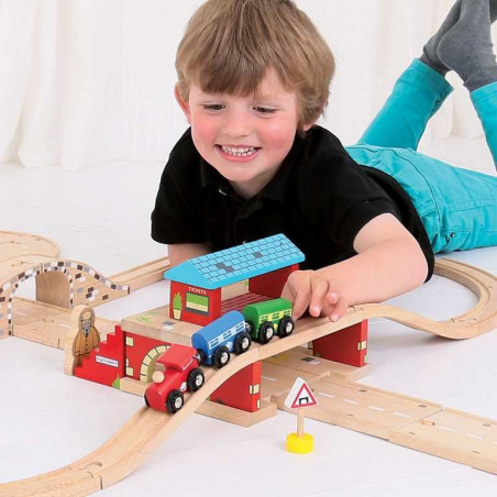 Bigjigs Rail dřevěné autodráhy - Nádraží nad cestou Bigjigs Rail dřevěné autodráhy - Nádraží nad cestou