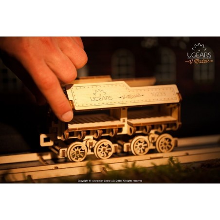 Ugears 3D mechanické puzzle Lokomotiva V-Express s vagónem 538 dílů Ugears 3D mechanické puzzle Lokomotiva V-Express s vagónem 538 dílů