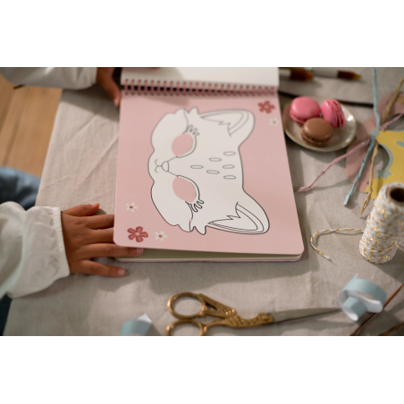 Little Dutch Sešit s vystřihovacími maskami Rosa