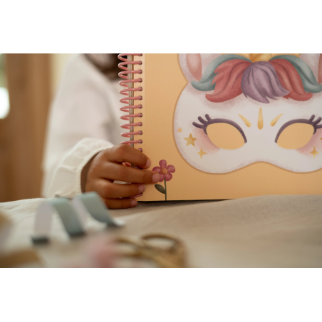 Little Dutch Sešit s vystřihovacími maskami Rosa