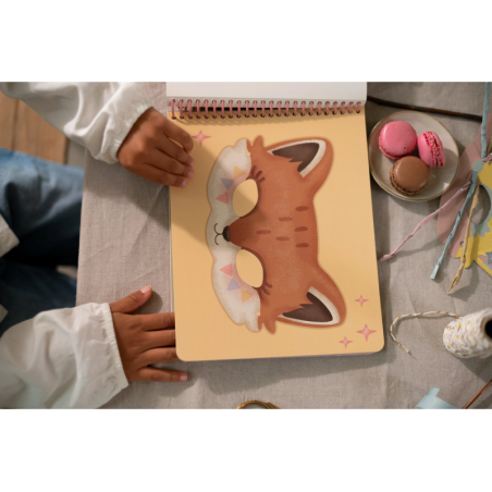 Little Dutch Sešit s vystřihovacími maskami Rosa