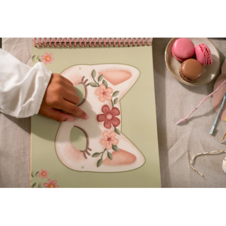 Little Dutch Sešit s vystřihovacími maskami Rosa