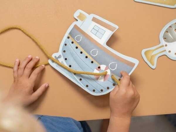 Šněrovací a navlékací hračky