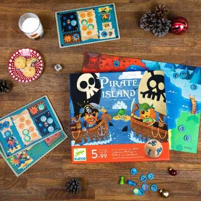 Rodina hraje deskové hry doma během zimního večera