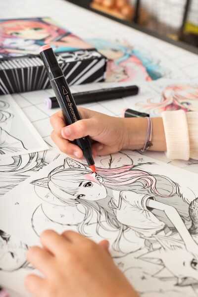 Kreativní sada Sycomore s motivem manga pro děti, které rády kreslí a vybarvují.