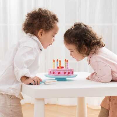 New Classic Toys Krájecí dřevěný narozeninový dort